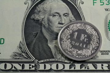 schweizerfranken auf dollarnote