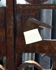 Gate handle and post-it