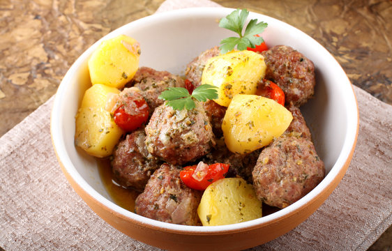 Meatballs with tomato sauce with potatoes in broth