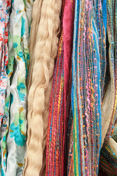 Pañuelos y bufandas de colores