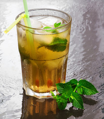 iced green tea flavored with mint