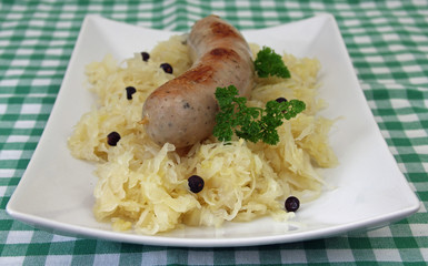 Bratwürstl mit Sauerkraut