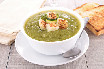 vegetable soup with crouton