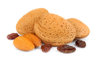 Almonds with raisin