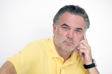 Obraz premium mann denkt nach