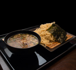 Zaru ramen set with black background