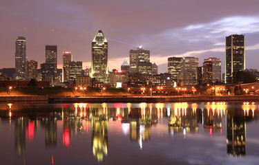 Fototapeta na wymiar Montreal skyline w nocy, Kanada
