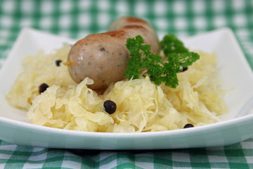 Bratwürstl mit Sauerkraut