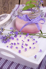 Sahnepudding mit Lavendel