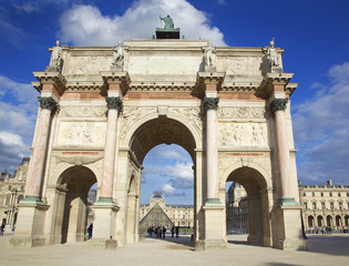 Fototapeta na wymiar Arc de Carrousel and Louvre Museum in Paris, France