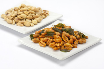 Roasted peanuts with herb spices