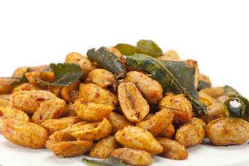 Roasted peanuts with herb spices