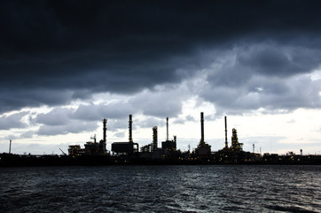 Naklejka premium Heavy rain at Oil Refinery