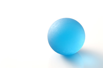 白背景にビー玉