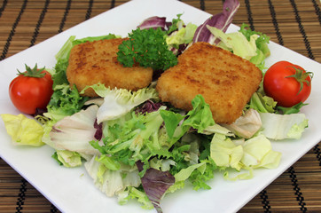 Gouda gebacken mit Salat