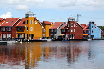 Fototapeta na wymiar Colored houses on the Harbor Reitdiep in Groningen (Netherlands)