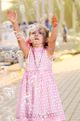 Obraz na płótnie Canvas Little girl with bubbles
