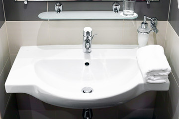 White  sink and towell in SPA salon.