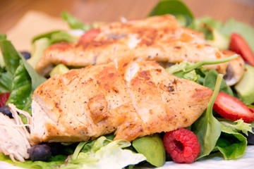 Lettuce salad with fruit