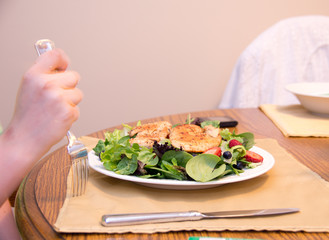 Grilled chicken with lettuce and fruit