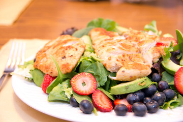 Grilled chicken with lettuce and fruit