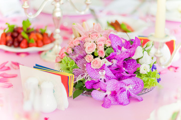 Table set with flowers