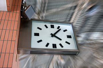 Airport clock