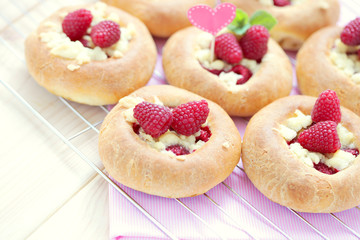 buns with raspberries