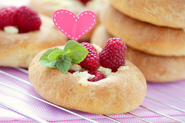 buns with raspberries
