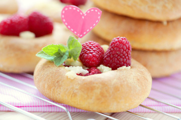 buns with raspberries