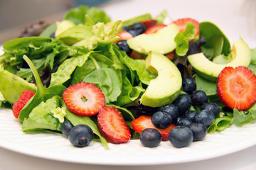 Lettuce salad with fruit