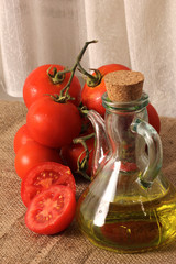 Aceite de oliva con tomates