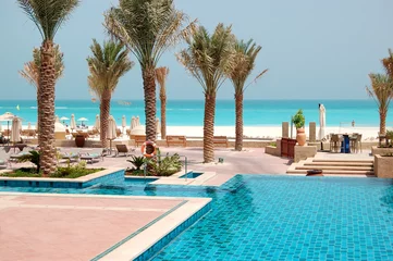 Fotobehang Abu Dhabi Zwembaden bij het luxehotel, Saadiyat-eiland, Abu Dhabi,