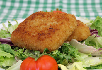 Käse gebacken mit Salat
