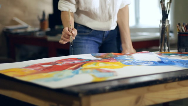 Artist draws picture