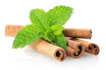 Cinnamon sticks and mint leaves