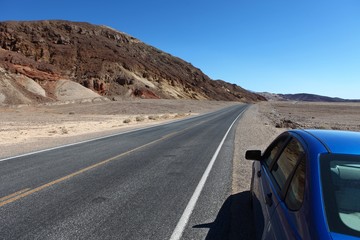 Fototapeta na wymiar Route dans le desert de la mort