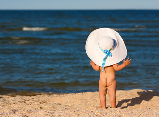 Fototapeta na wymiar Little baby girl on the beach