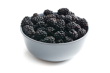 blackberry fruit in bowl