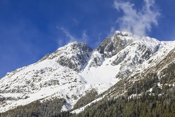Fototapeta na wymiar Widok z górskiego szczytu