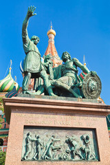 Fototapeta na wymiar Pomnik Minina i Pozharsky z Pokrovsky katedrze w MOSC