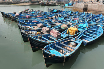 Fototapeta na wymiar Dwie niebieskie łodzie