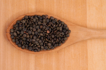 Alb-Linsen auf einem Löffel