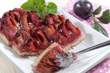 Cake with damson plums (Prunus insititia)