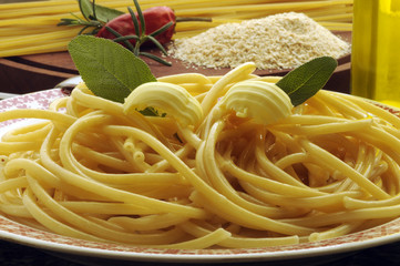 Pasta with butter Pasta in bianco Pasta con mantequilla