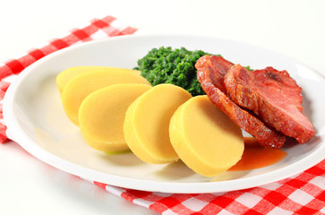 Smoked pork neck with potato dumplings and spinach