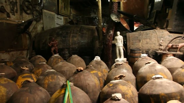 Weinkeller (Traditionelle Lagerung, Peru)
