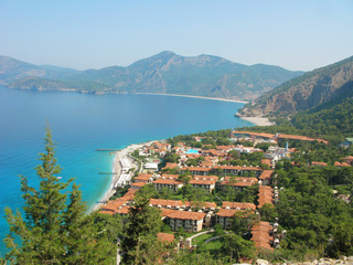 Fototapeta na wymiar krajobraz wybrzeża Morza Śródziemnego i indyka luksusowy hotel