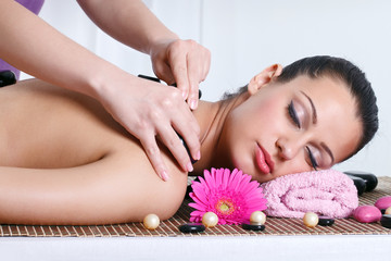 Obraz na płótnie Canvas Young lady receiving back massage at spa center