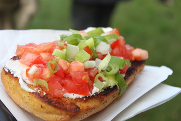 tomaten lauch knoblauchbrot